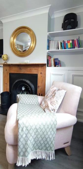 Windsor Cottage: Cosy, Charming, Full Of Character Bagian luar foto